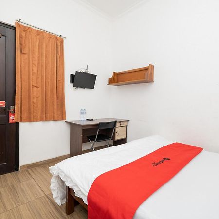 Reddoorz At Nginden Surabaya Hotel Ngoại thất bức ảnh
