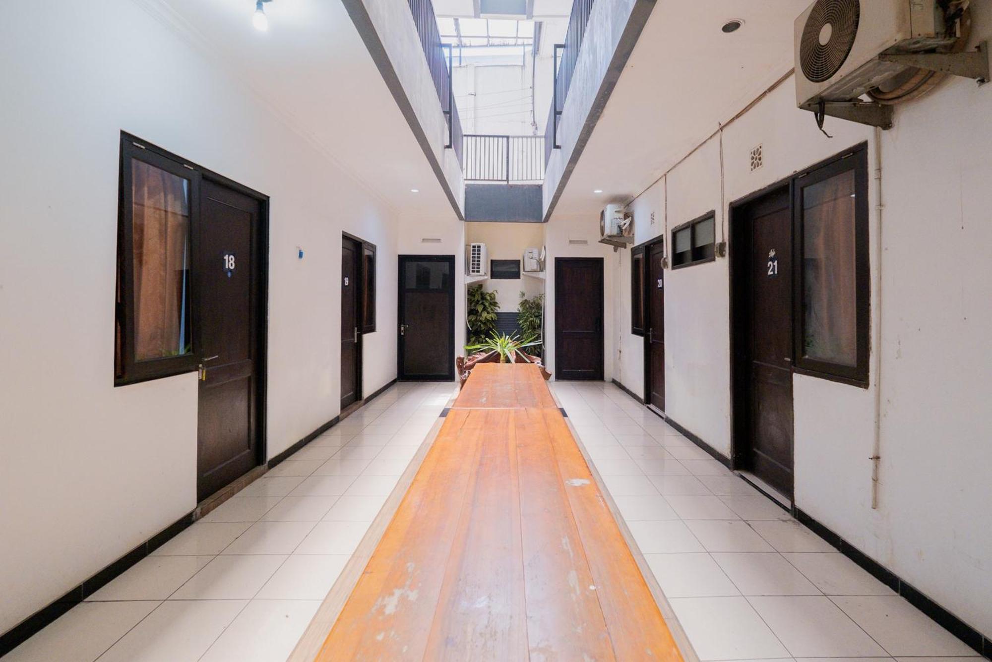 Reddoorz At Nginden Surabaya Hotel Ngoại thất bức ảnh
