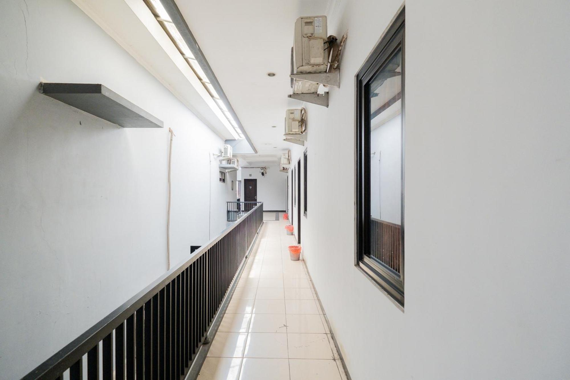Reddoorz At Nginden Surabaya Hotel Ngoại thất bức ảnh
