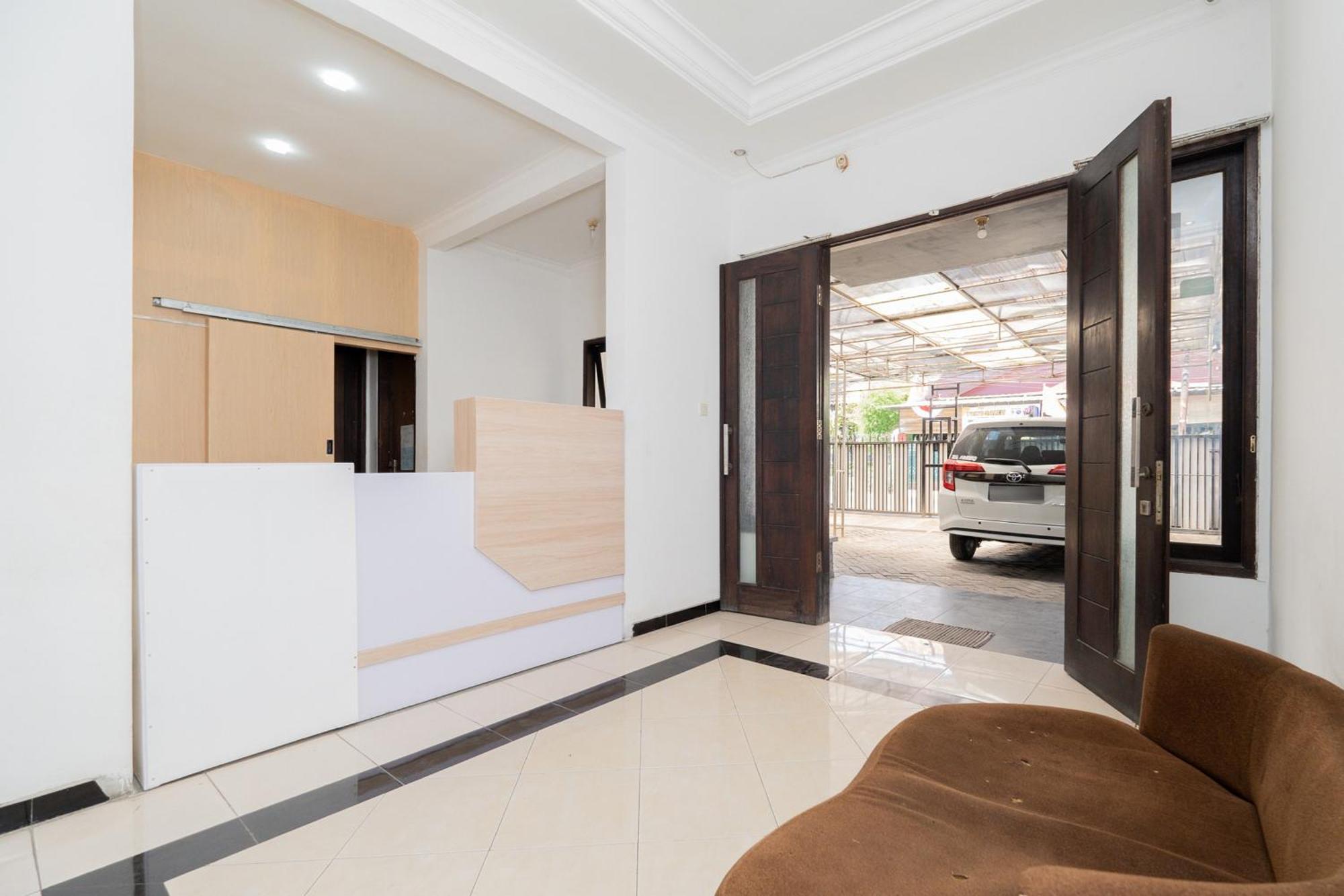 Reddoorz At Nginden Surabaya Hotel Ngoại thất bức ảnh