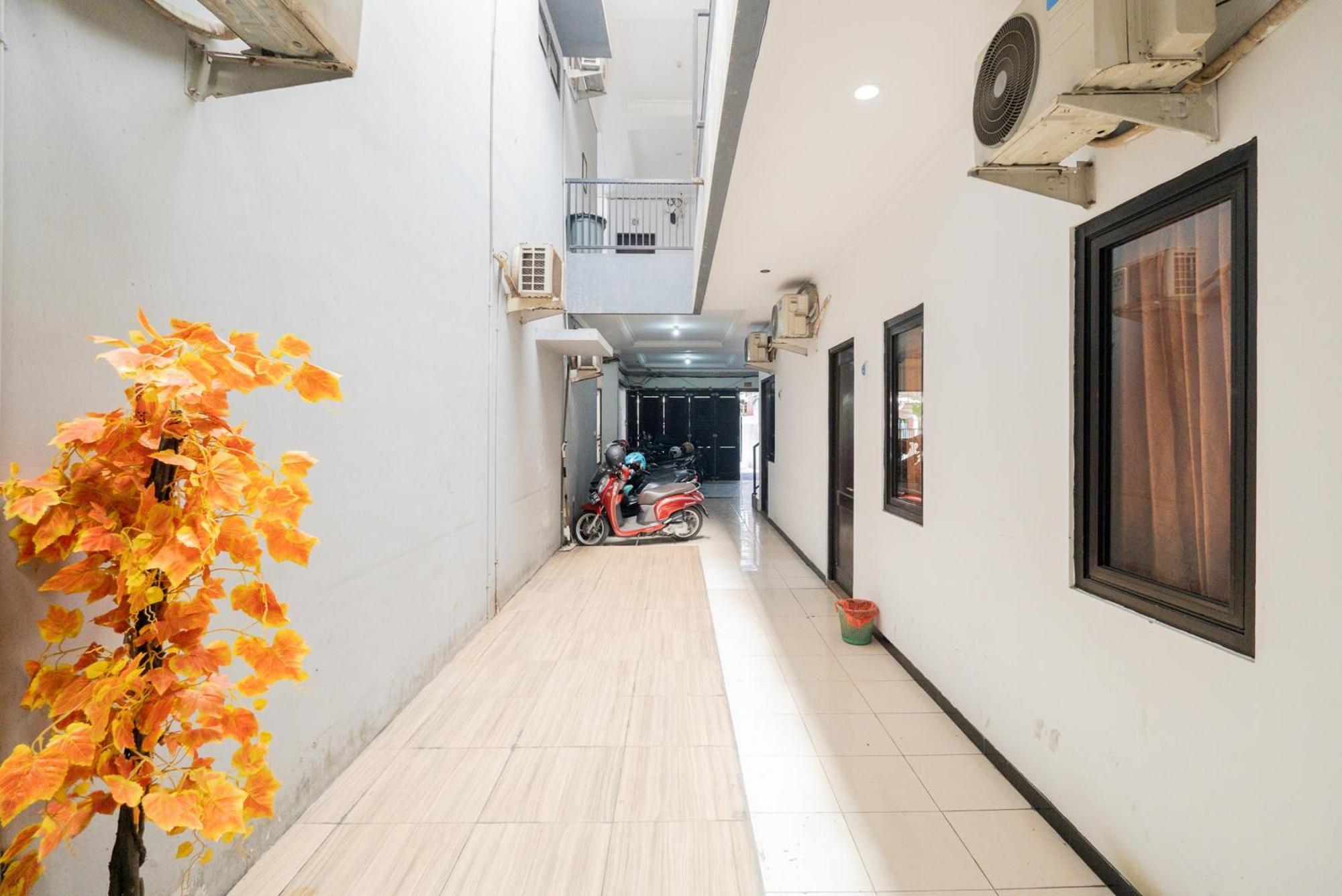 Reddoorz At Nginden Surabaya Hotel Ngoại thất bức ảnh