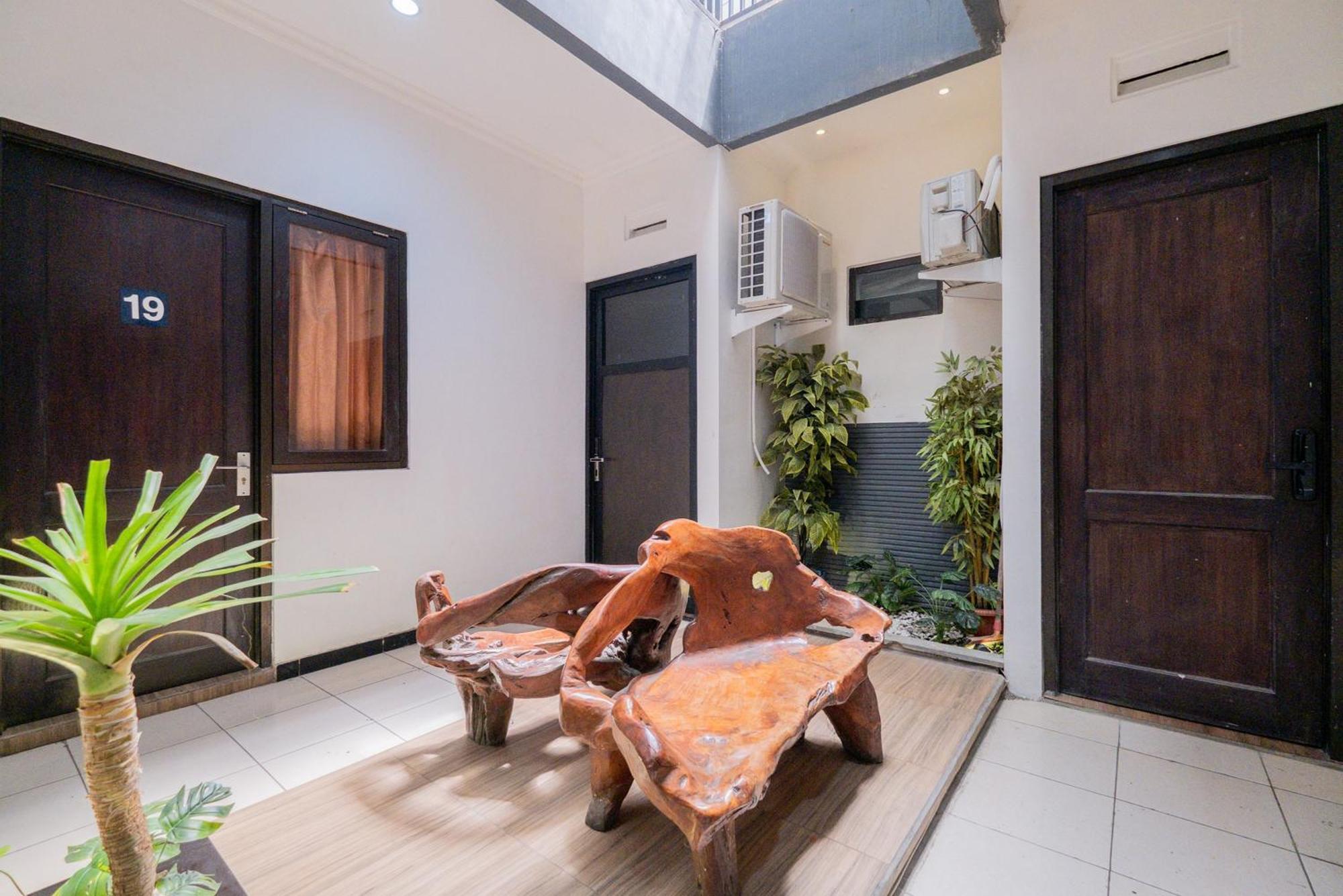 Reddoorz At Nginden Surabaya Hotel Ngoại thất bức ảnh
