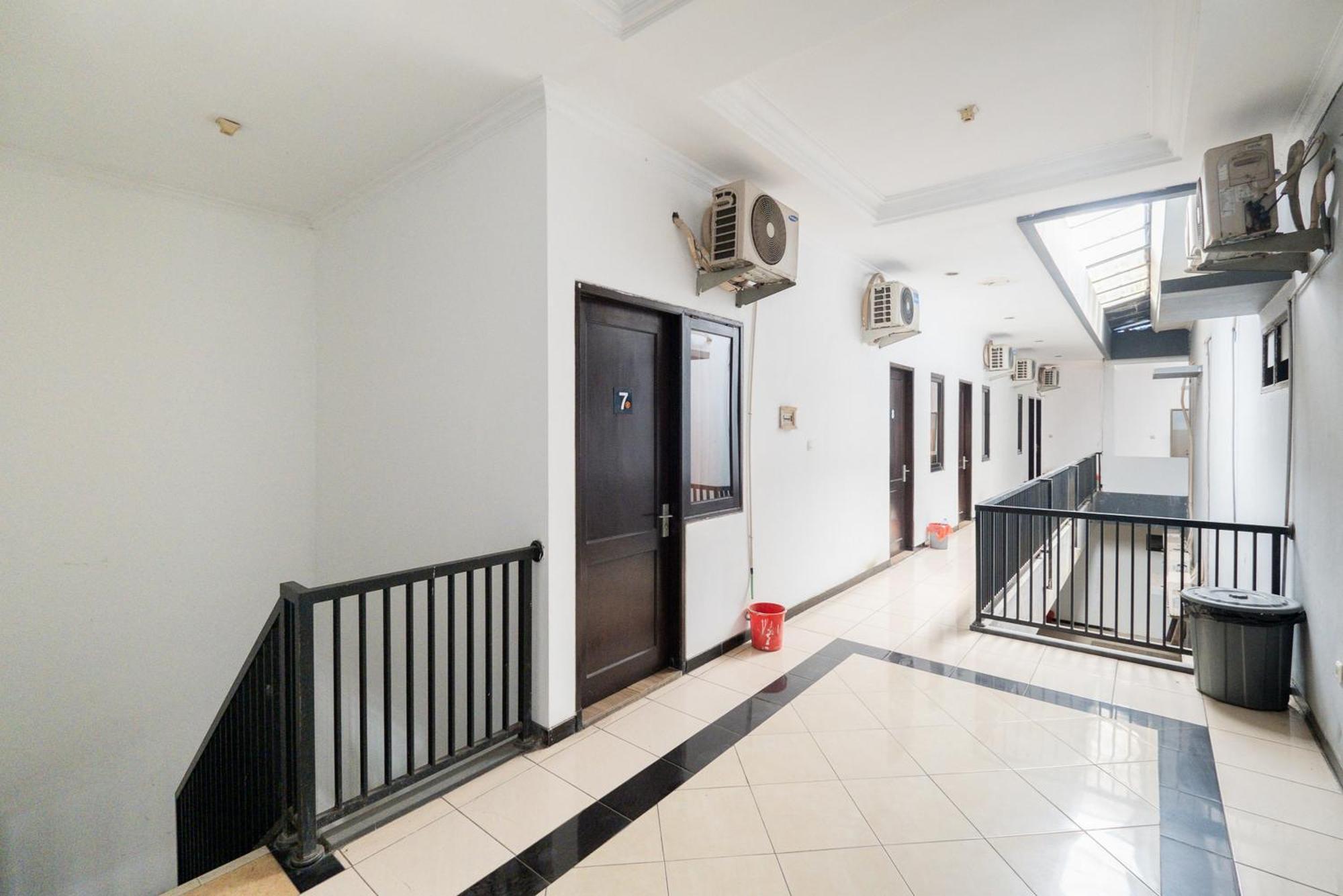 Reddoorz At Nginden Surabaya Hotel Ngoại thất bức ảnh