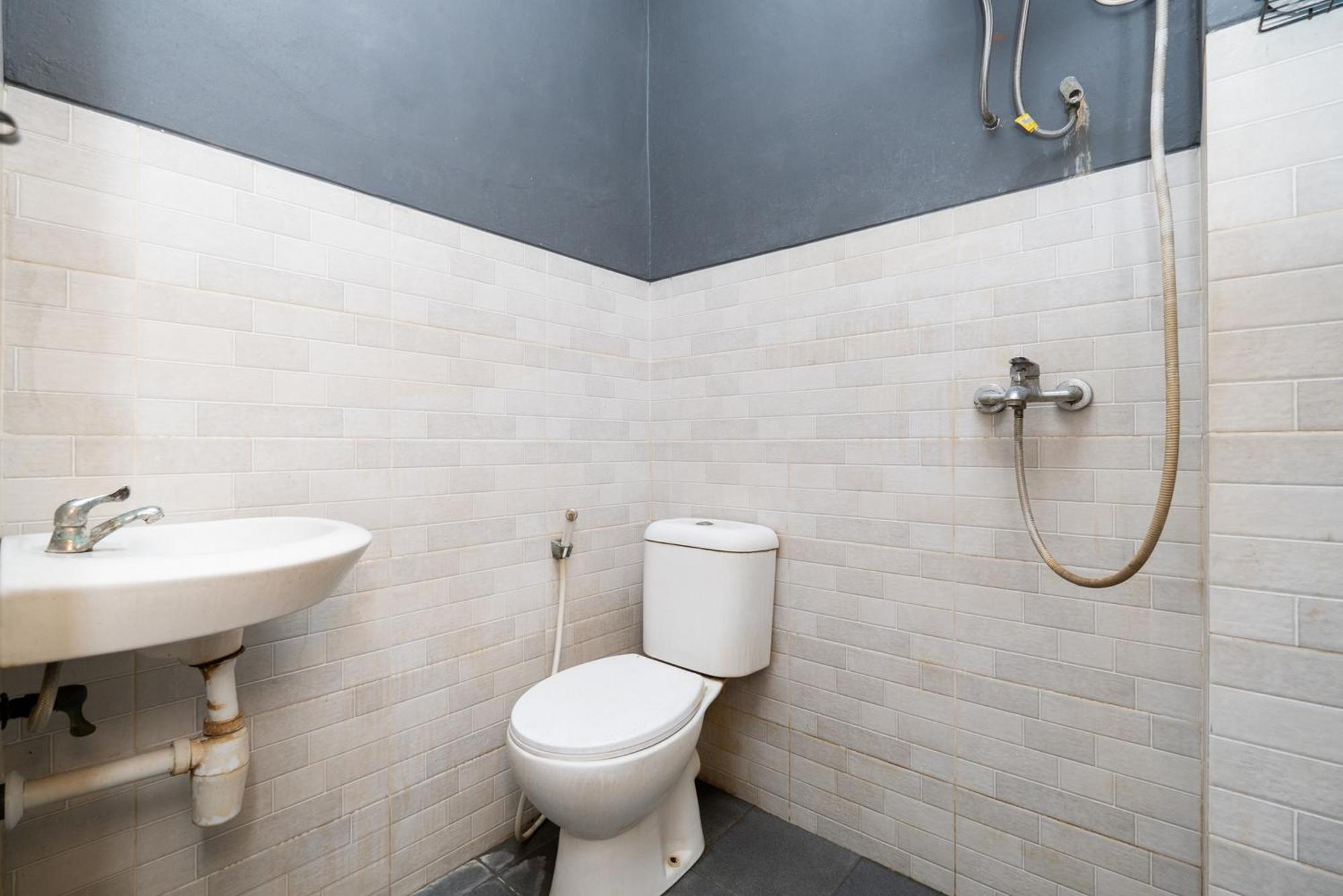 Reddoorz At Nginden Surabaya Hotel Ngoại thất bức ảnh