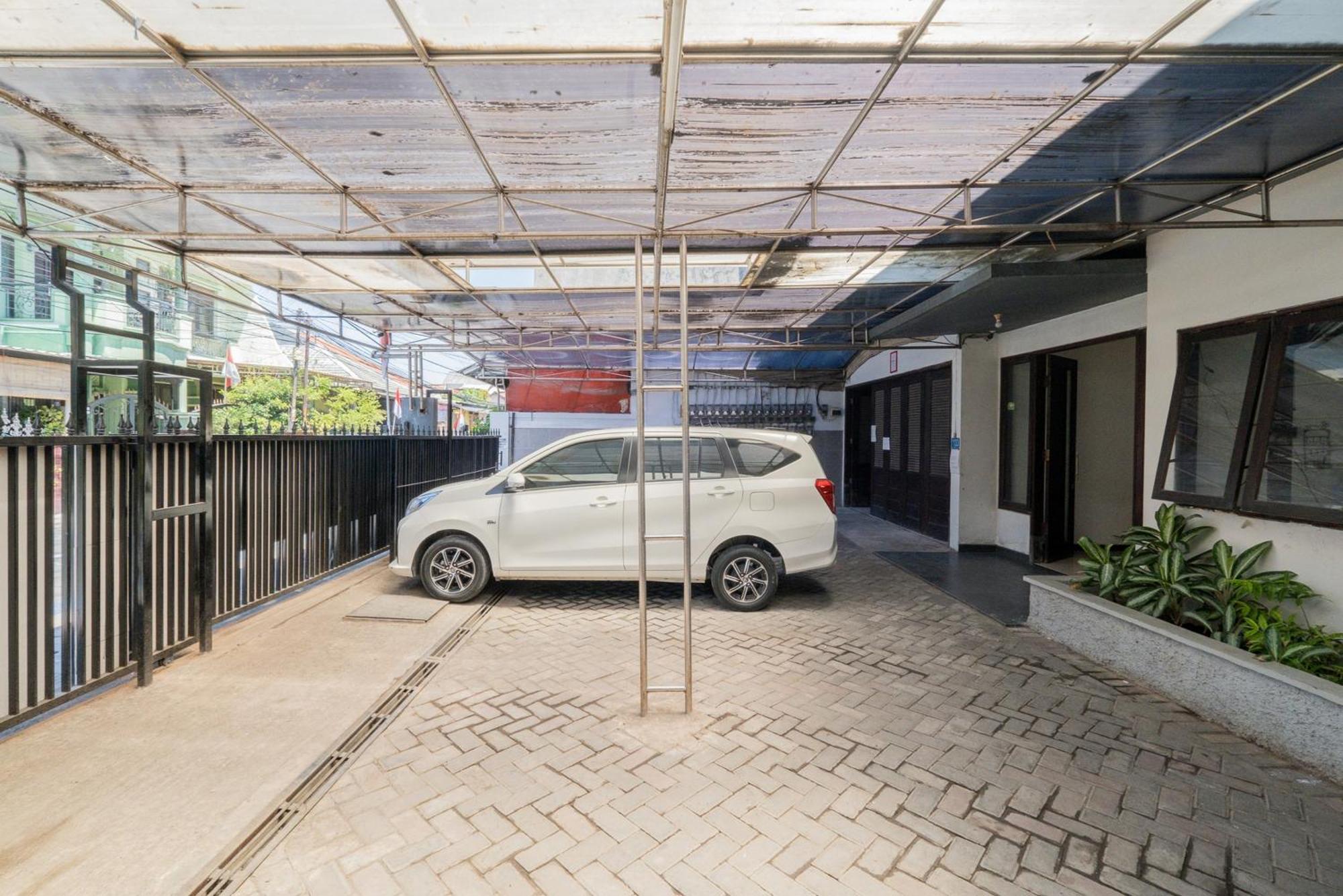 Reddoorz At Nginden Surabaya Hotel Ngoại thất bức ảnh