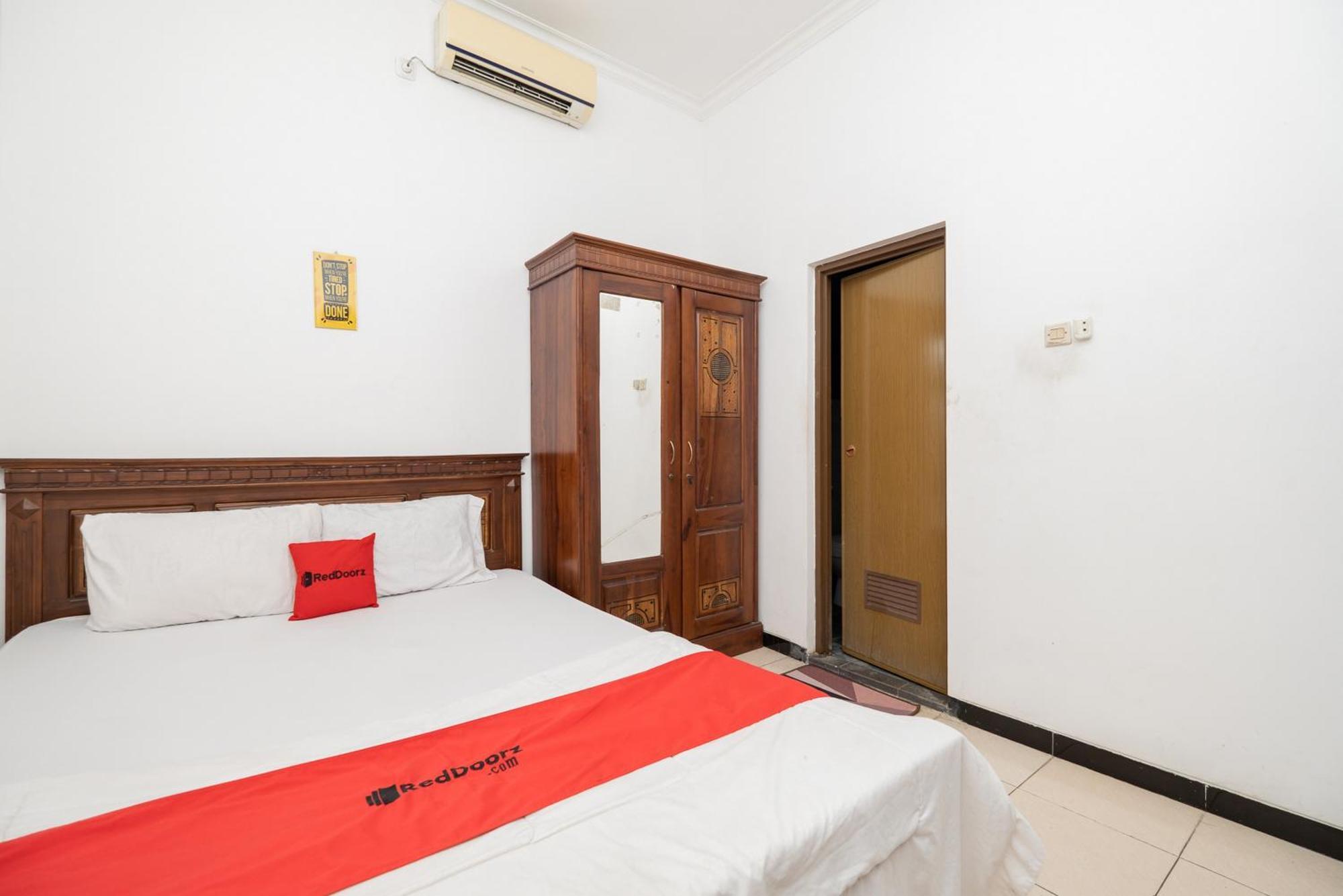 Reddoorz At Nginden Surabaya Hotel Ngoại thất bức ảnh