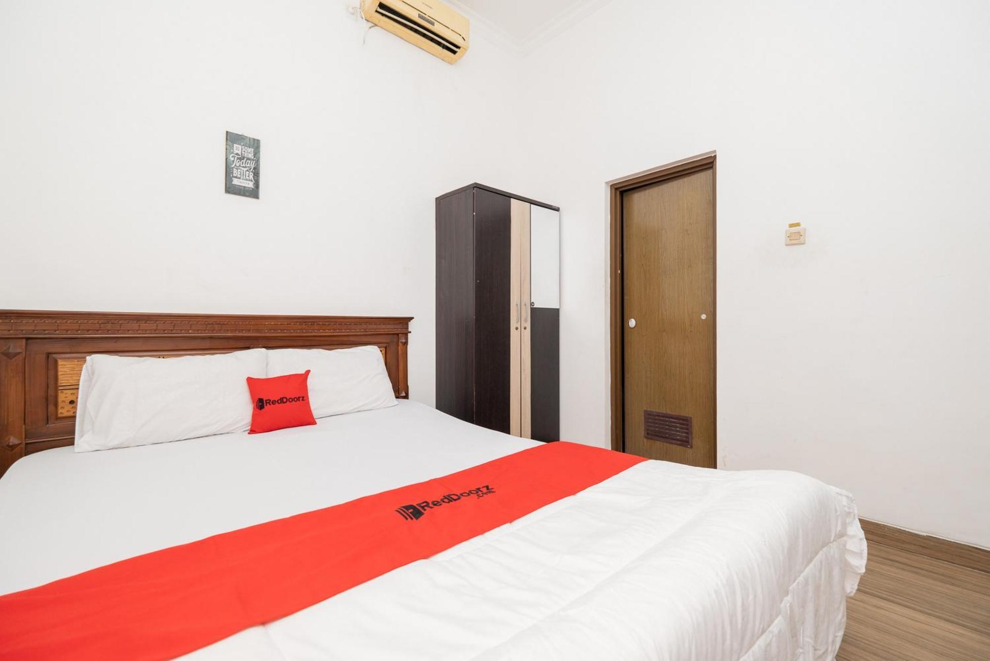 Reddoorz At Nginden Surabaya Hotel Ngoại thất bức ảnh